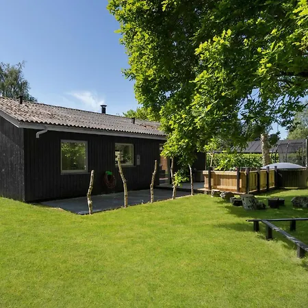 3 Bedroom Amazing In Prázdninový dům *